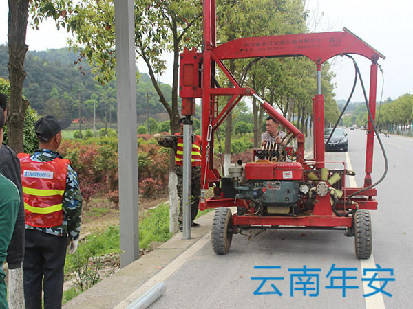 公路护拦板安装