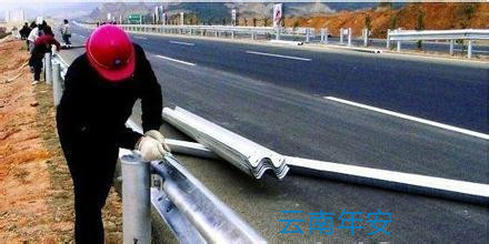 公路护拦板安装