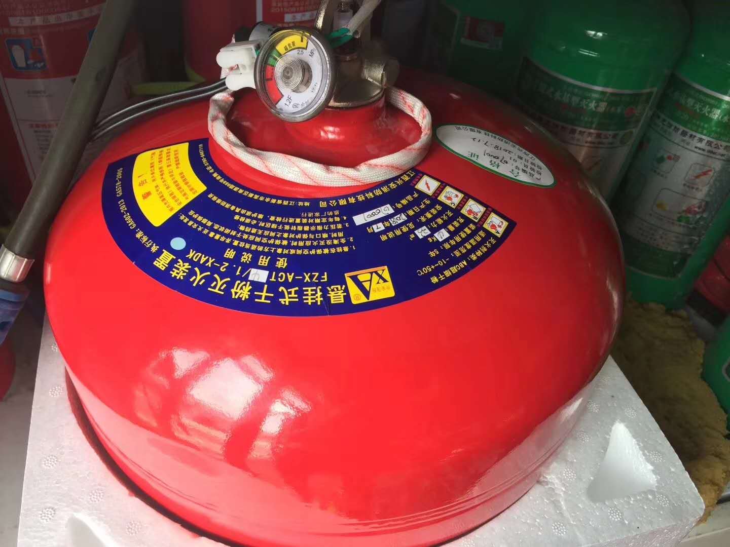 悬挂式干粉自动灭火装置