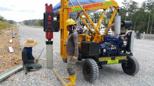 波形护栏打桩机