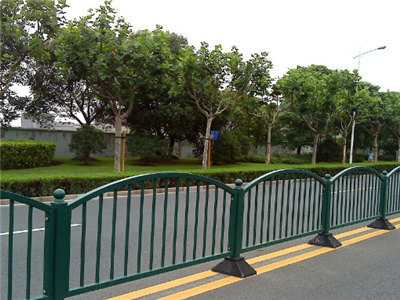 马路护栏